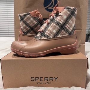 Brand New Sperry Syren Gulf Wool Ivory boots